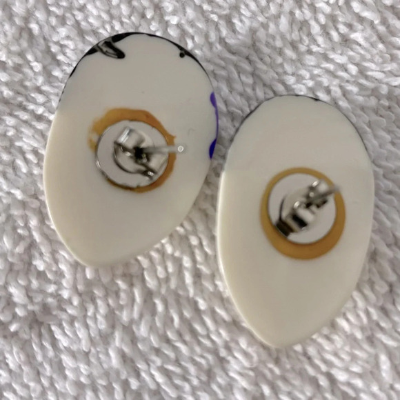 Vintage Painted Plastic Flapper Mask Pierced Earrings - Picture 2 of 7